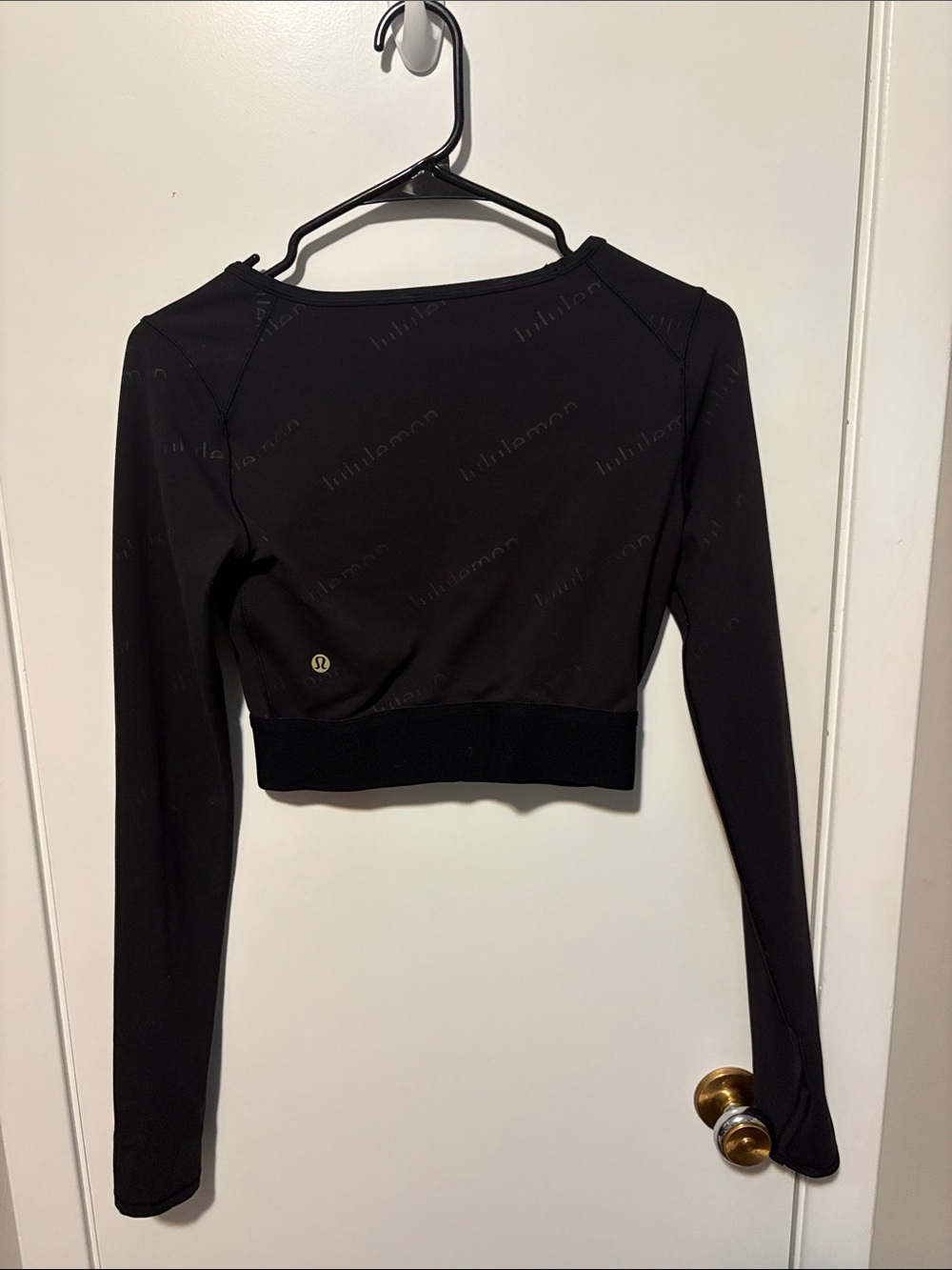 lululemon logo Black Long-Sleeve Cropped Top